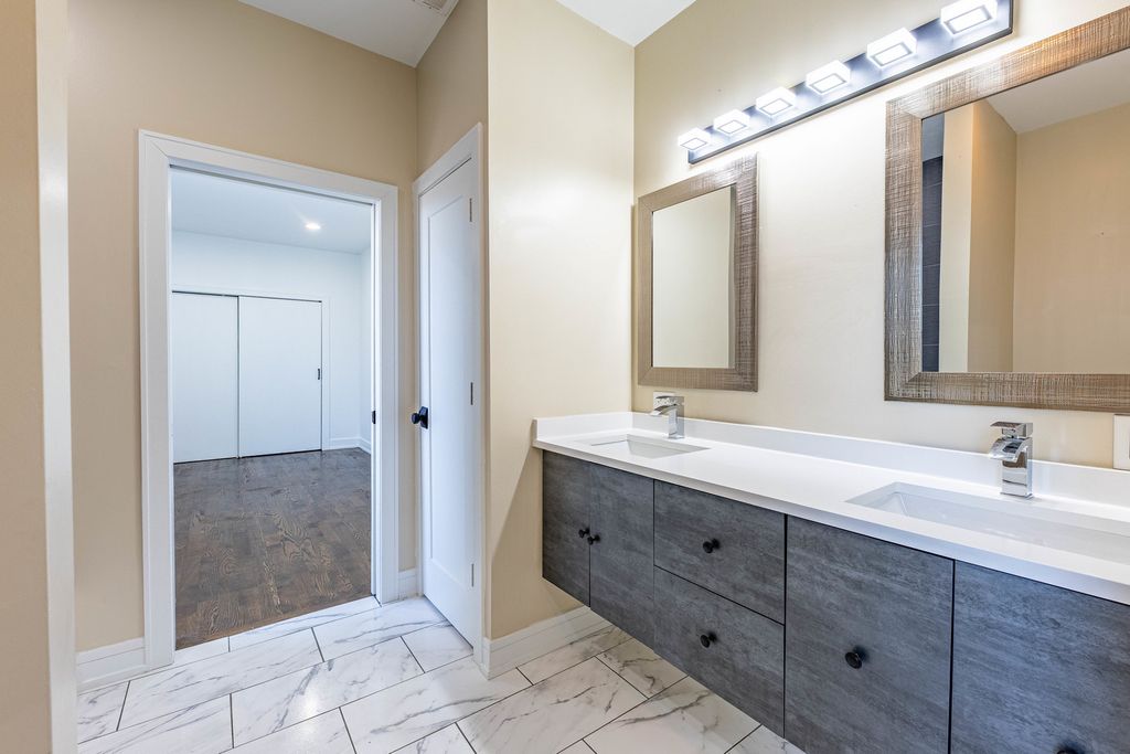 Image 10 of property listing at 6119 W 55th Street, Chicago, IL 60638