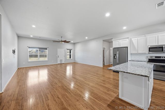 5447 Roadrunner Drive, Durant, OK 74701