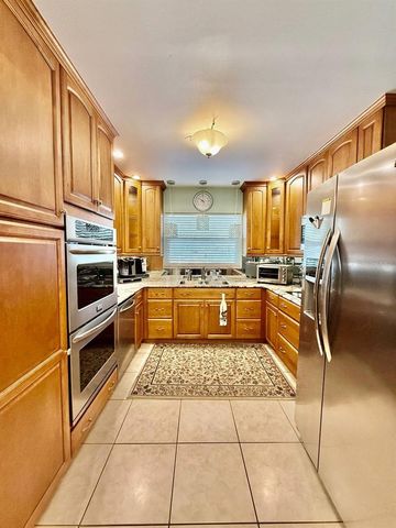 9970 54TH AVENUE N, St Petersburg, FL 33708