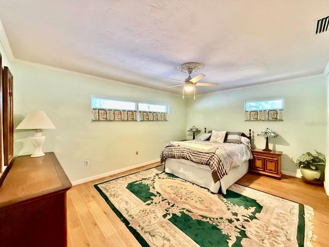 9970 54TH AVENUE N, St Petersburg, FL 33708