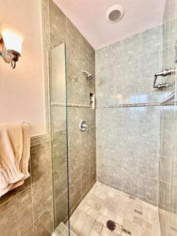 9970 54TH AVENUE N, St Petersburg, FL 33708