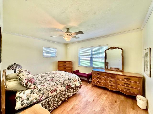 9970 54TH AVENUE N, St Petersburg, FL 33708