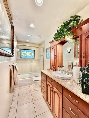 9970 54TH AVENUE N, St Petersburg, FL 33708