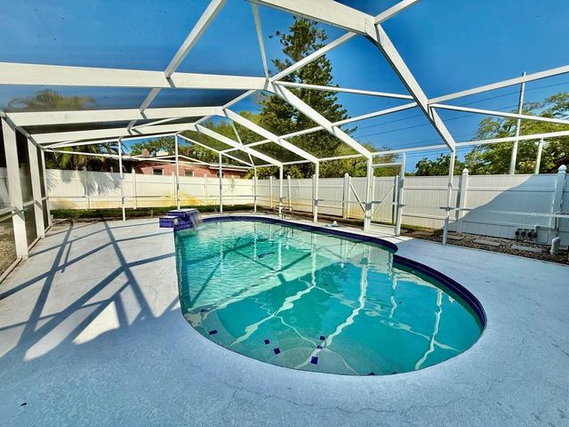 9970 54TH AVENUE N, St Petersburg, FL 33708