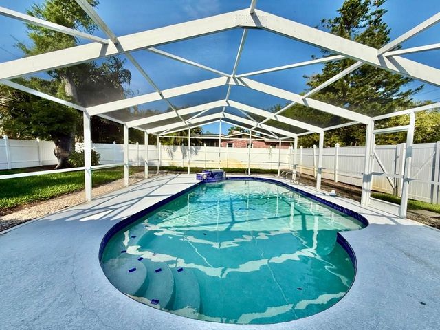 9970 54TH AVENUE N, St Petersburg, FL 33708