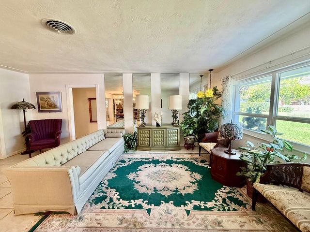 9970 54TH AVENUE N, St Petersburg, FL 33708