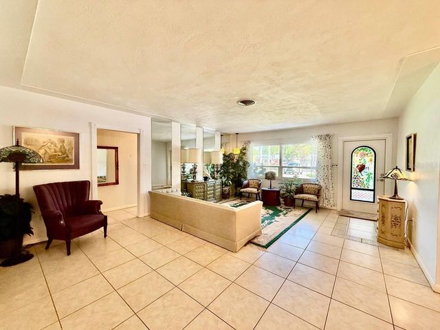 9970 54TH AVENUE N, St Petersburg, FL 33708