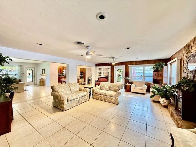 9970 54TH AVENUE N, St Petersburg, FL 33708