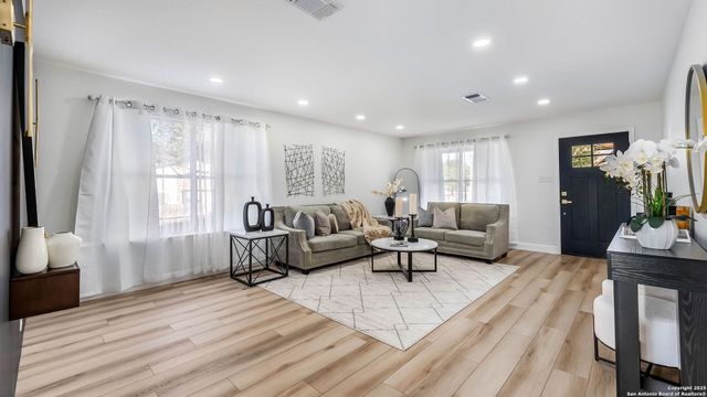 606 San Augustine, New Braunfels, TX 78132