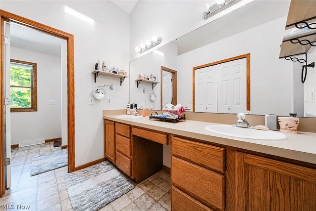 930 Essex Lane, Medina, OH 44256