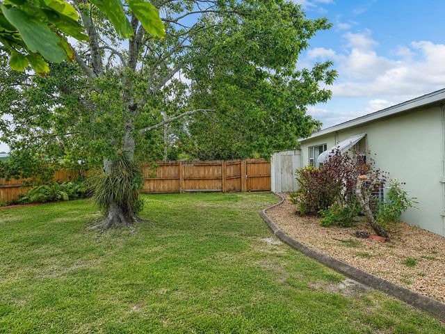 103 SE Bonita Court, Port St. Lucie, FL 34983