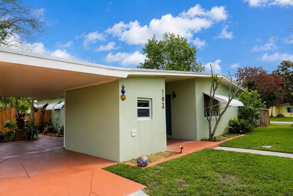103 SE Bonita Court, Port St. Lucie, FL 34983