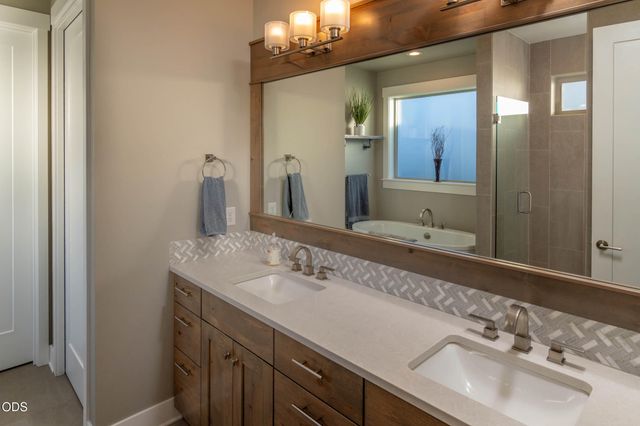 3087 NW Hidden Ridge Drive, Bend, OR 97703