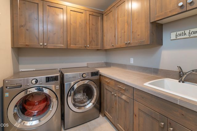 3087 NW Hidden Ridge Drive, Bend, OR 97703
