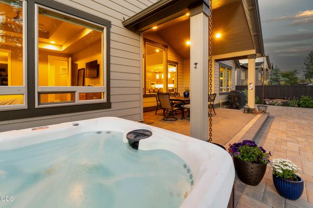 3087 NW Hidden Ridge Drive, Bend, OR 97703
