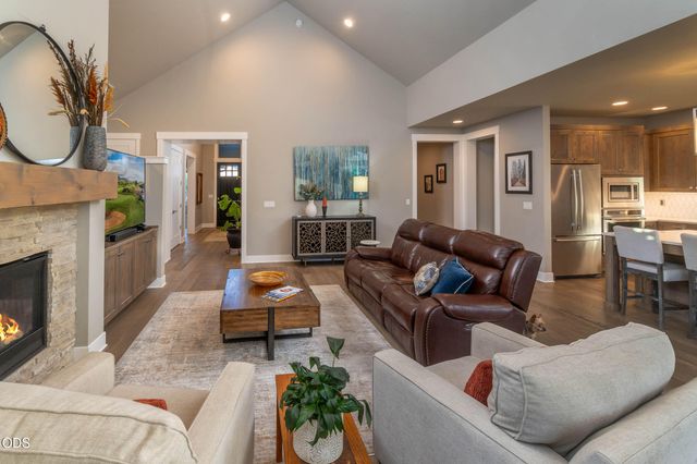 3087 NW Hidden Ridge Drive, Bend, OR 97703