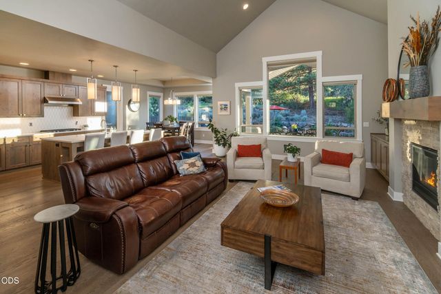 3087 NW Hidden Ridge Drive, Bend, OR 97703