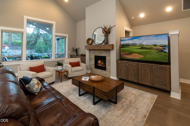 3087 NW Hidden Ridge Drive, Bend, OR 97703