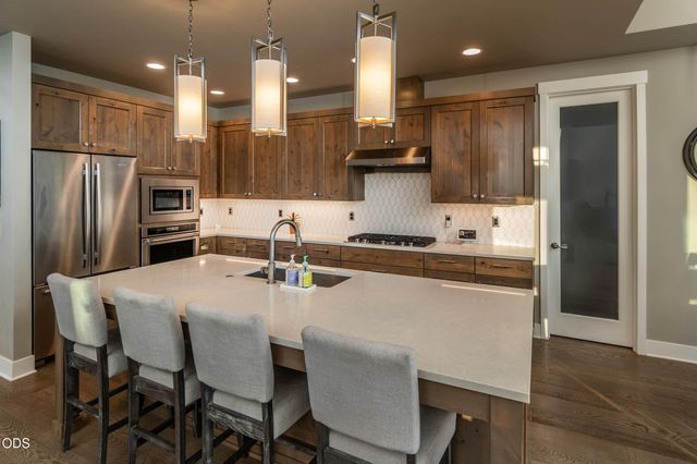 3087 NW Hidden Ridge Drive, Bend, OR 97703