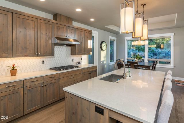 3087 NW Hidden Ridge Drive, Bend, OR 97703