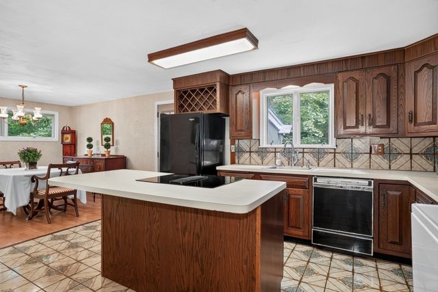 801 Winter St, Holliston, MA 01746