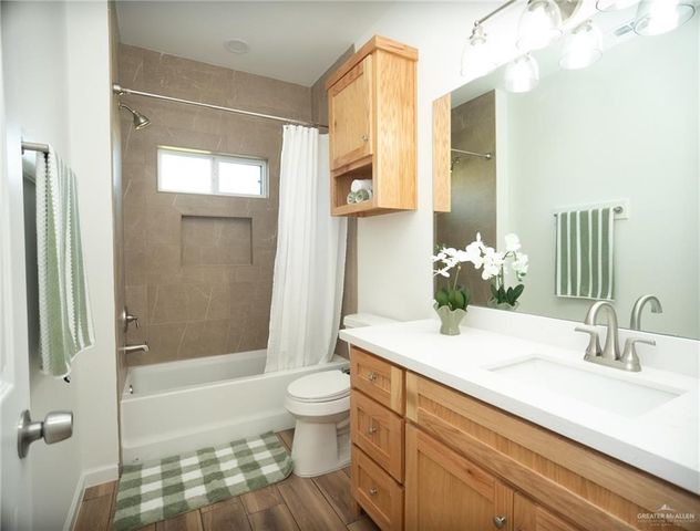 2108 E San Andrea Street 1, Edinburg, TX 78542