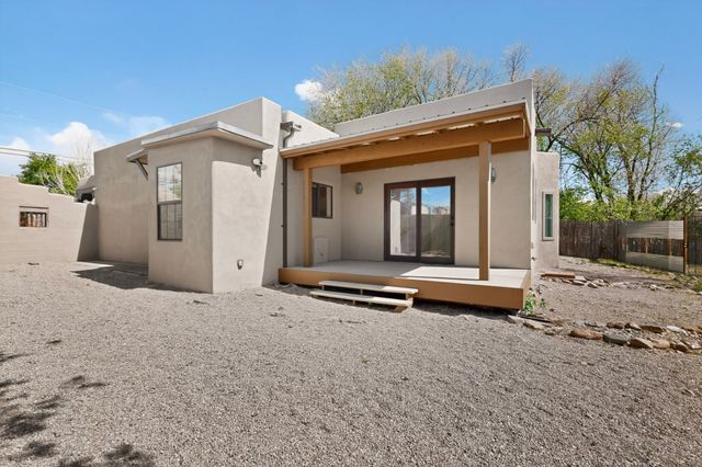 502 Barela Lane, Santa Fe, NM 87505