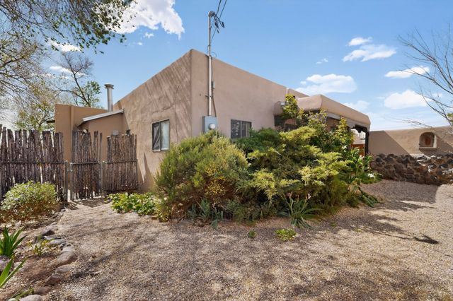 502 Barela Lane, Santa Fe, NM 87505