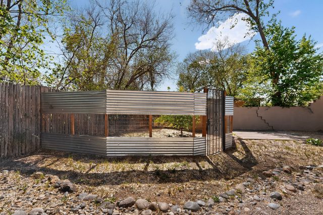 502 Barela Lane, Santa Fe, NM 87505