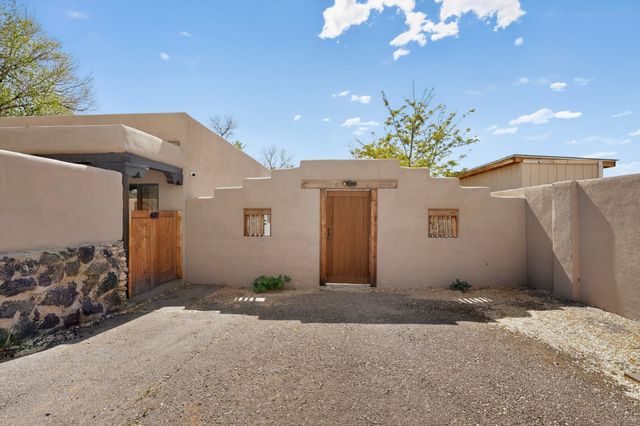 502 Barela Lane, Santa Fe, NM 87505
