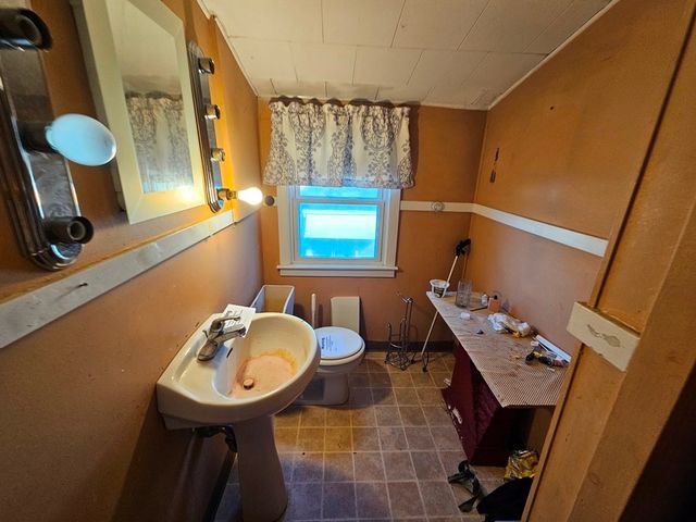 93 Cooper St, Springfield, MA 01108