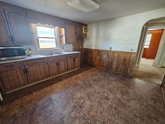 93 Cooper St, Springfield, MA 01108