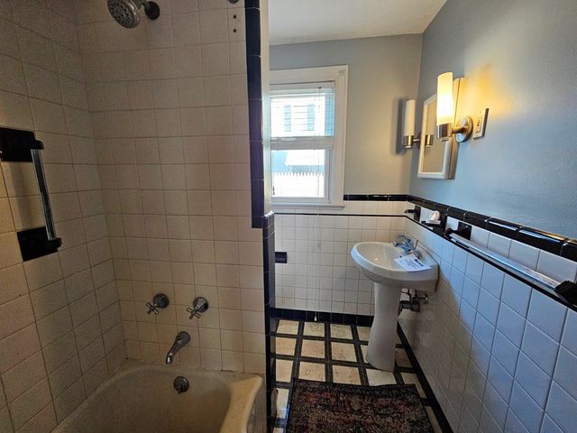 93 Cooper St, Springfield, MA 01108