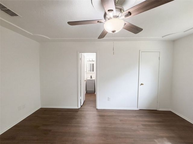 913 Jayellen Court, Burleson, TX 76028