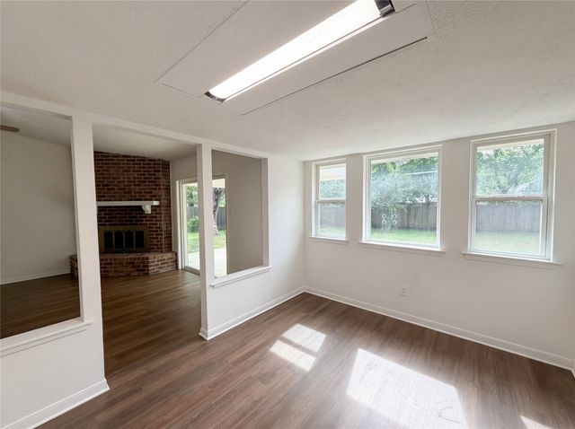 913 Jayellen Court, Burleson, TX 76028