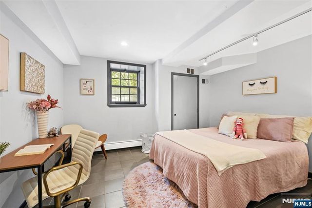 274 Barrow Street, Jersey City, NJ 07302