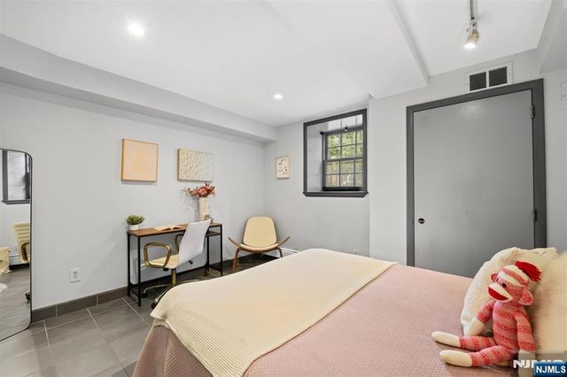 274 Barrow Street, Jersey City, NJ 07302
