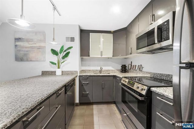 274 Barrow Street, Jersey City, NJ 07302