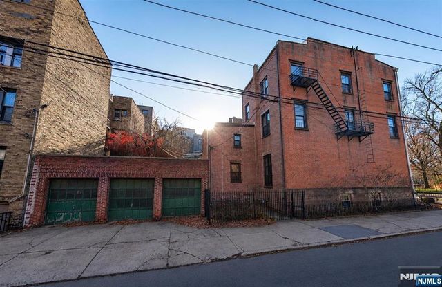 274 Barrow Street, Jersey City, NJ 07302