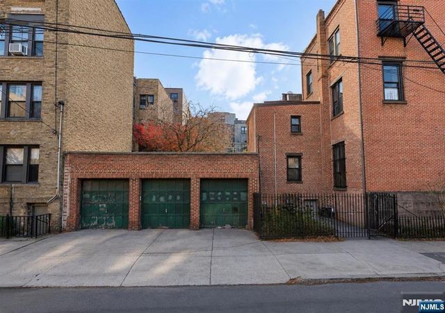 274 Barrow Street, Jersey City, NJ 07302