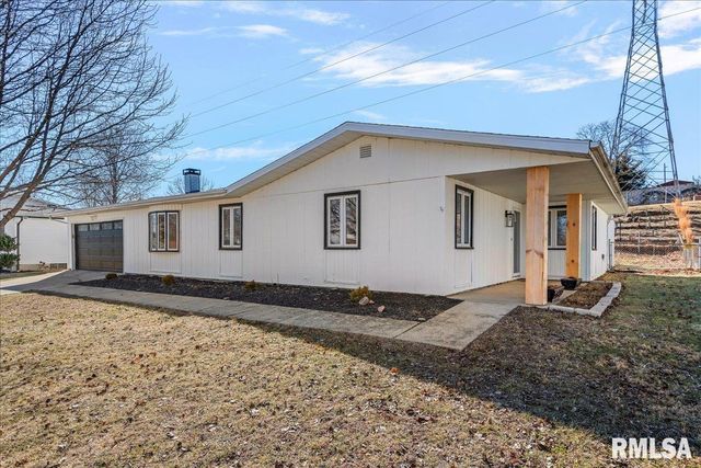 11 Birch Lake Drive, Sherman, IL 62684