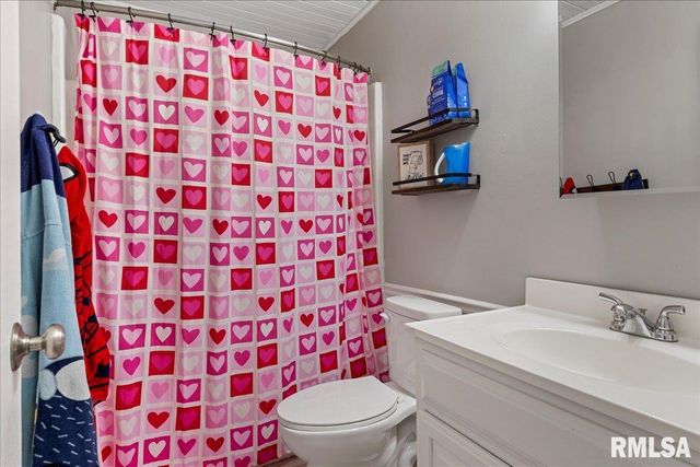 11 Birch Lake Drive, Sherman, IL 62684