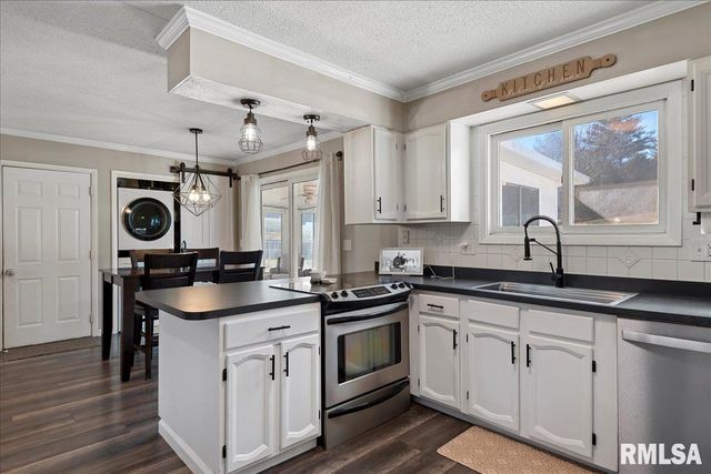 11 Birch Lake Drive, Sherman, IL 62684