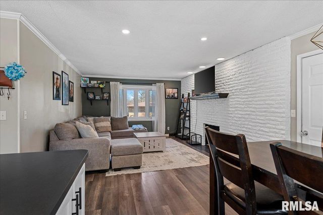 11 Birch Lake Drive, Sherman, IL 62684