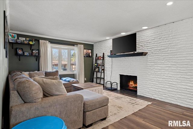 11 Birch Lake Drive, Sherman, IL 62684