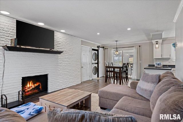 11 Birch Lake Drive, Sherman, IL 62684