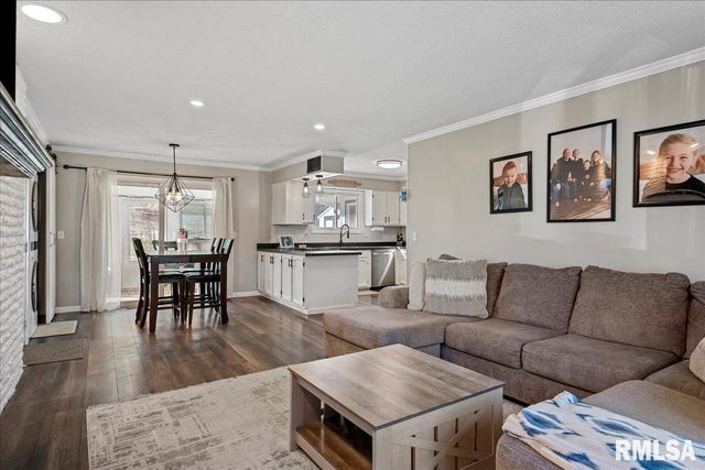 11 Birch Lake Drive, Sherman, IL 62684