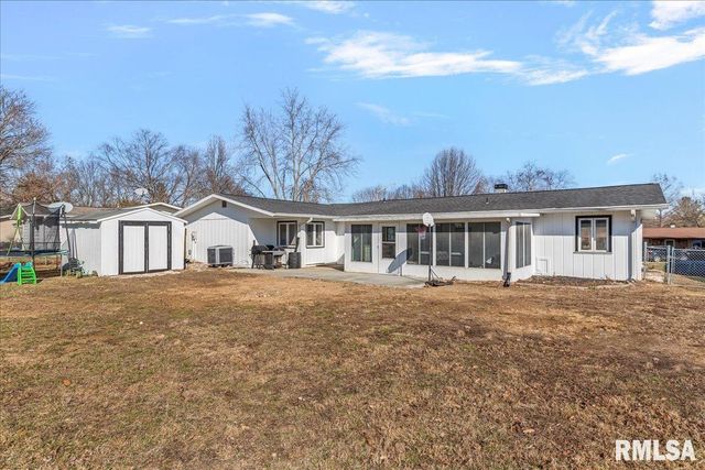 11 Birch Lake Drive, Sherman, IL 62684