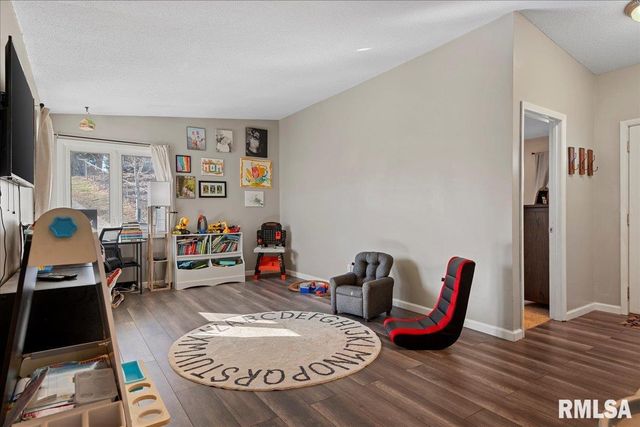 11 Birch Lake Drive, Sherman, IL 62684