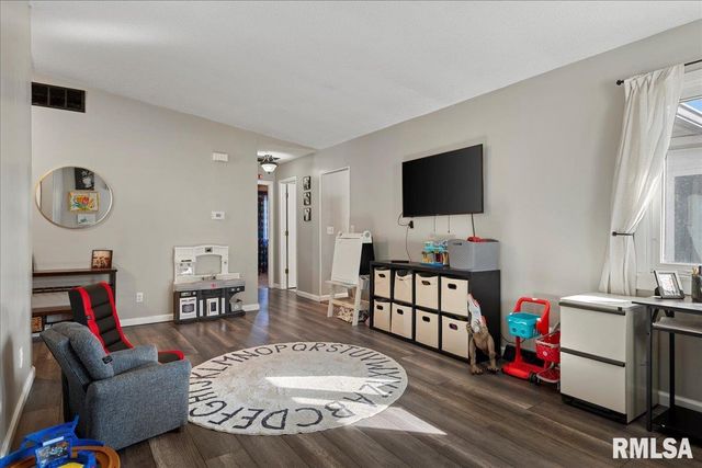 11 Birch Lake Drive, Sherman, IL 62684